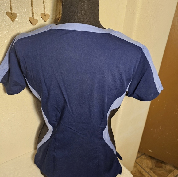 HEALING HANDS Purple Label S/S Stretch V-Neck 'Juliet Scrub Top'- S, Purple - Picture 2 of 3